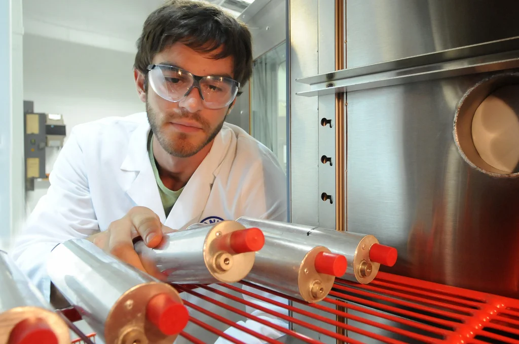 battery-laboratory-research-1024x680